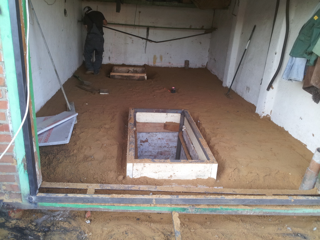 Бетонирование пола гаража